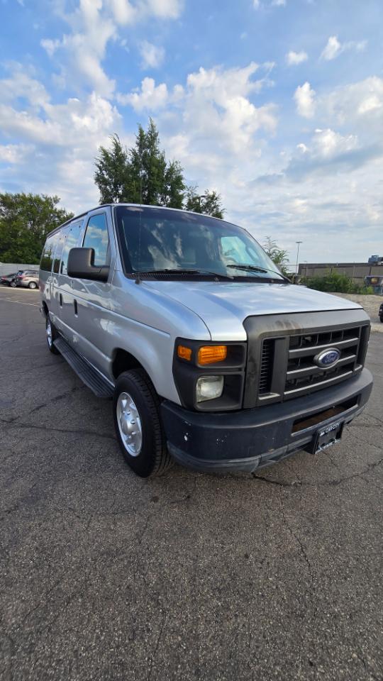 Ford Econoline E-350 XL Super Duty 2012