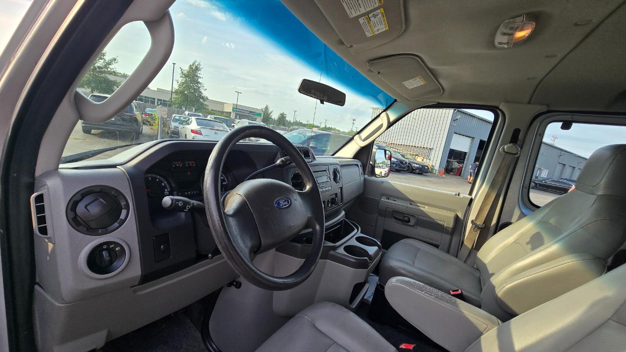 Ford Econoline E-350 XL Super Duty 2012