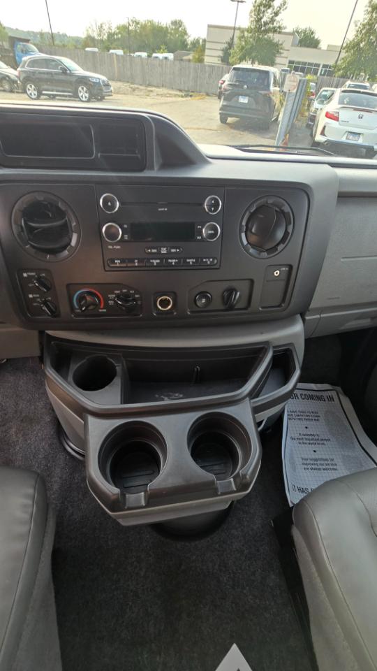 Ford Econoline E-350 XL Super Duty 2012