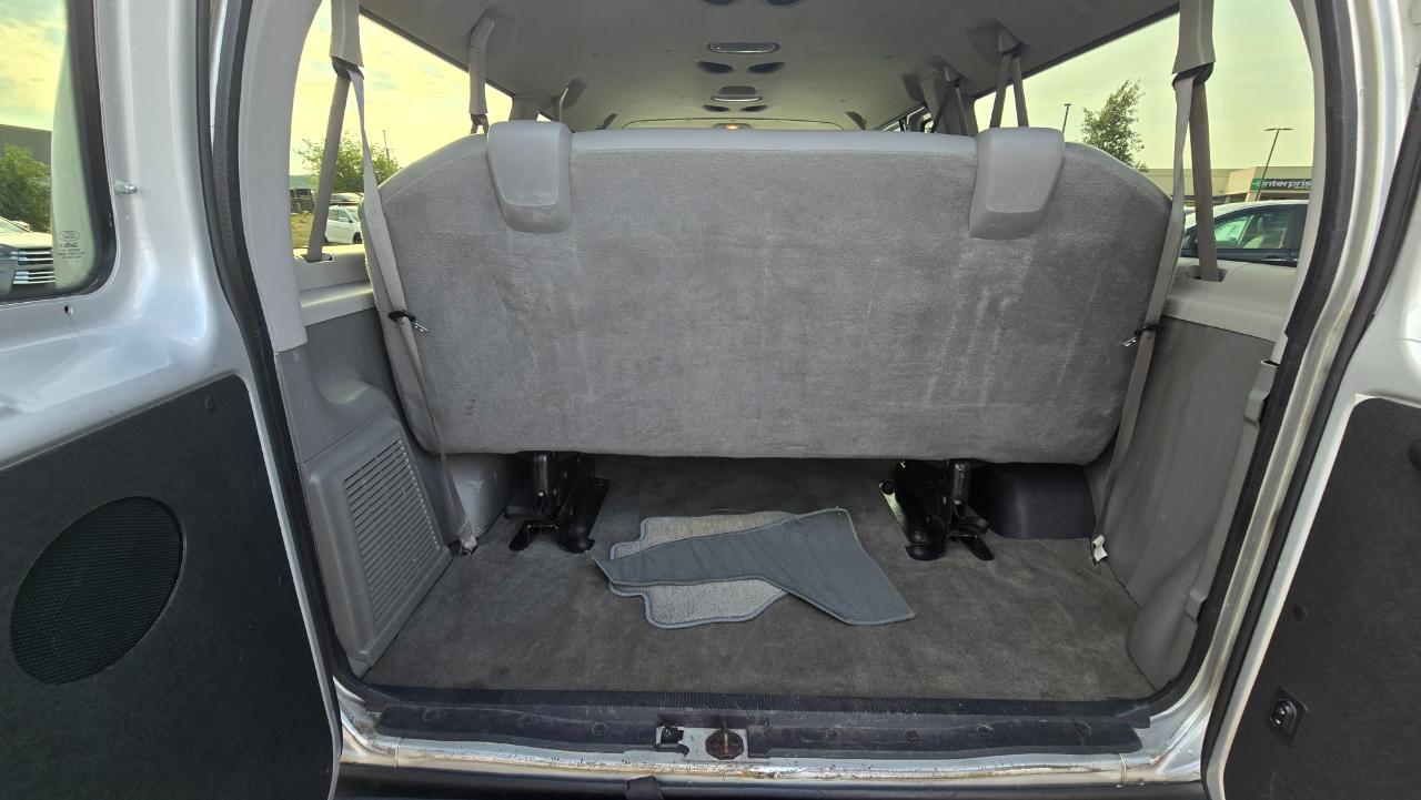 Ford Econoline E-350 XL Super Duty 2012
