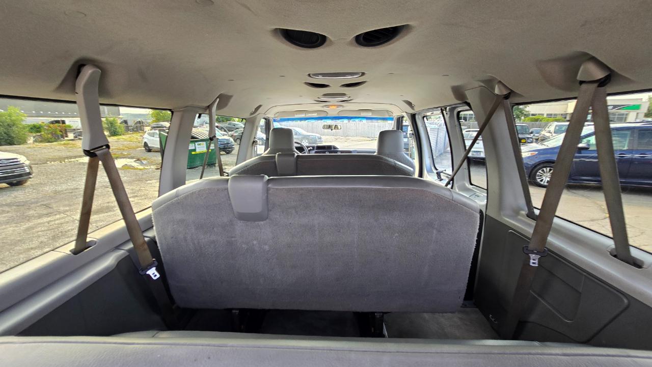 Ford Econoline E-350 XL Super Duty 2012
