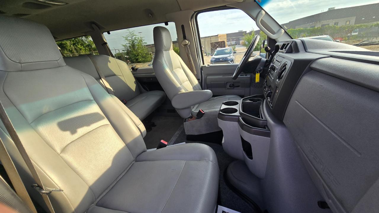 Ford Econoline E-350 XL Super Duty 2012