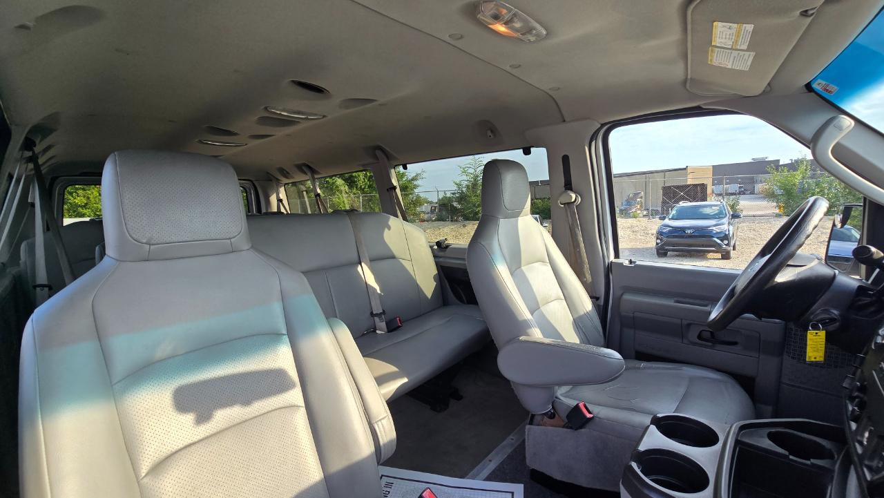 Ford Econoline E-350 XL Super Duty 2012