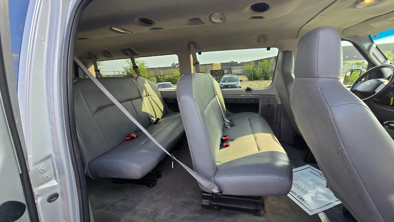 Ford Econoline E-350 XL Super Duty 2012