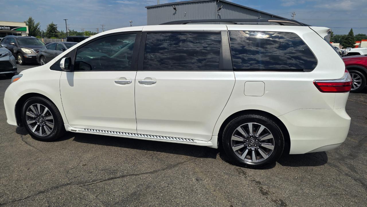 Toyota Sienna Limited Premium 7-Passenger 2019