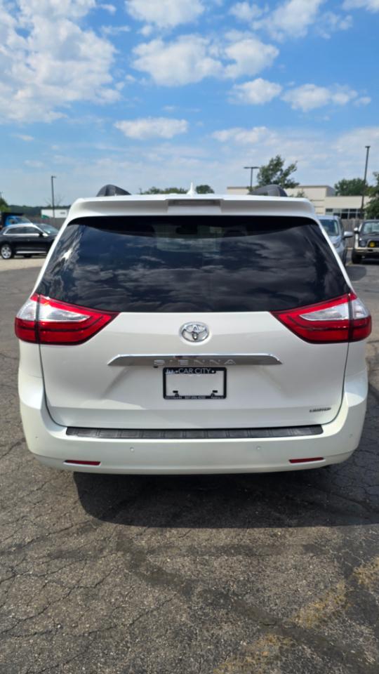 Toyota Sienna Limited Premium 7-Passenger 2019