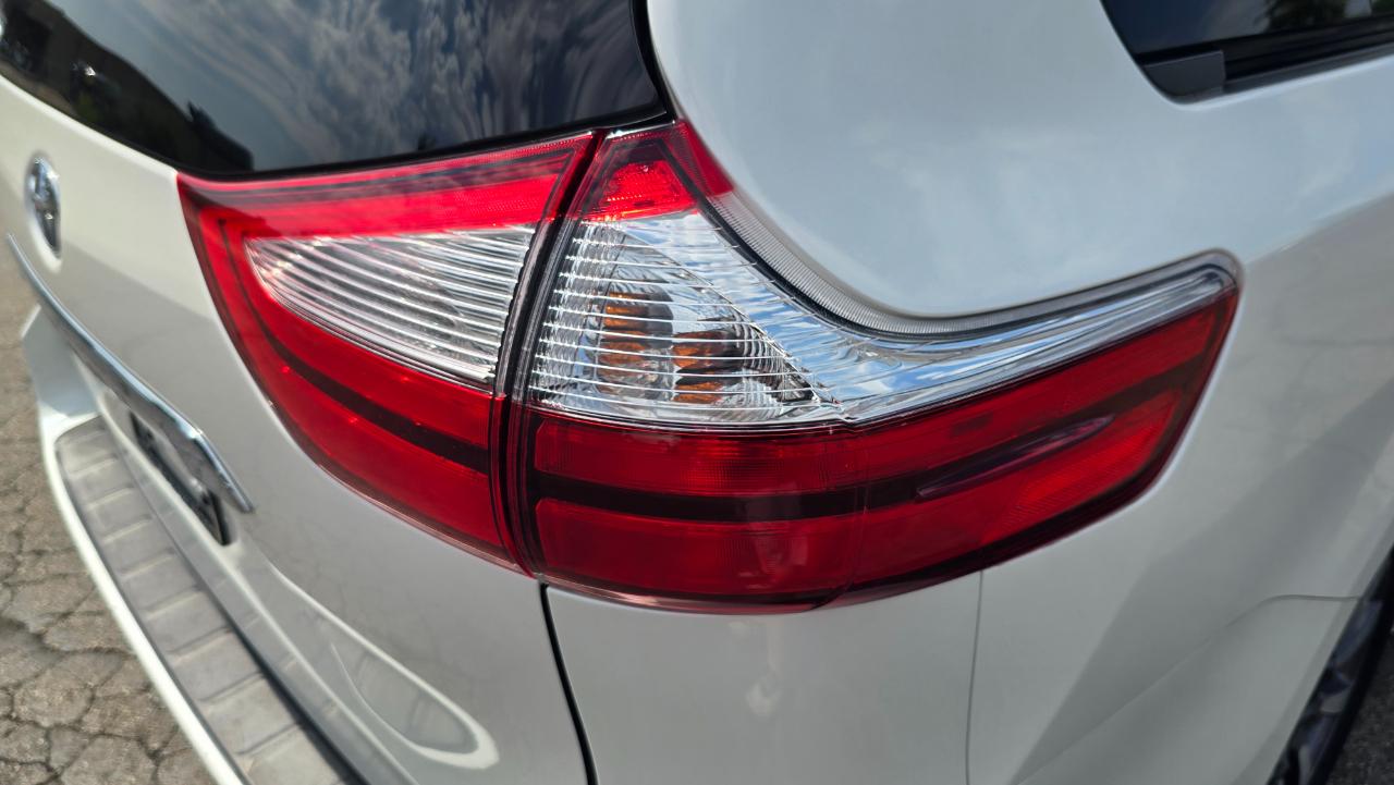 Toyota Sienna Limited Premium 7-Passenger 2019
