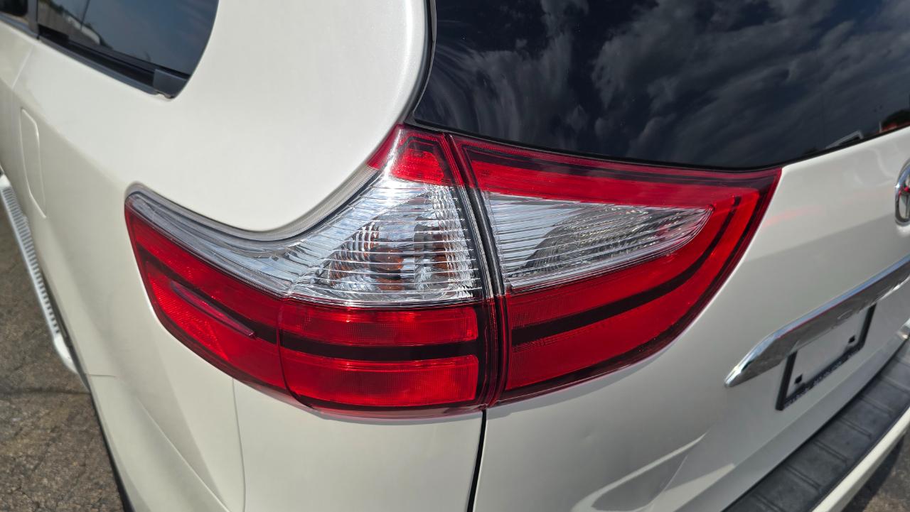 Toyota Sienna Limited Premium 7-Passenger 2019
