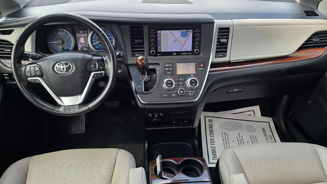 Toyota Sienna Limited Premium 7-Passenger 2019