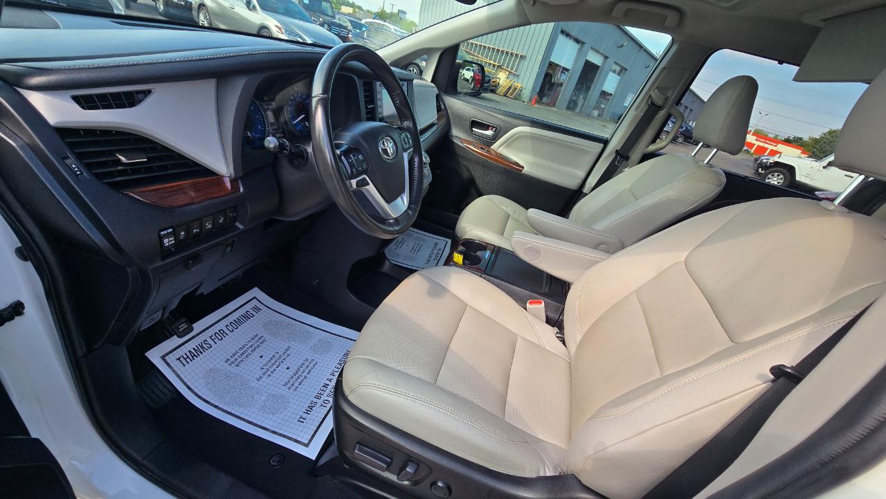 Toyota Sienna Limited Premium 7-Passenger 2019
