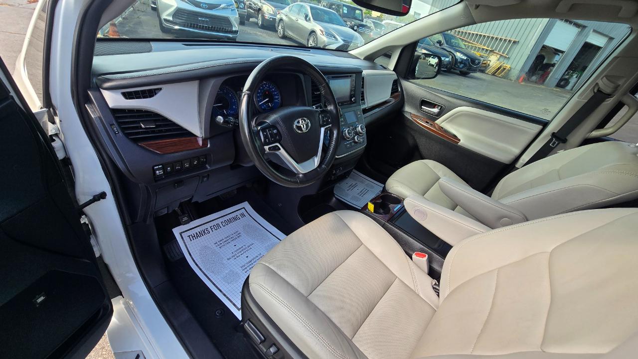 Toyota Sienna Limited Premium 7-Passenger 2019