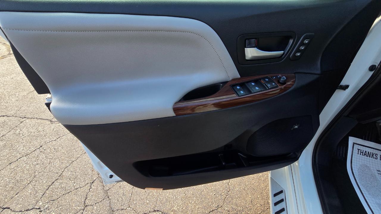 Toyota Sienna Limited Premium 7-Passenger 2019