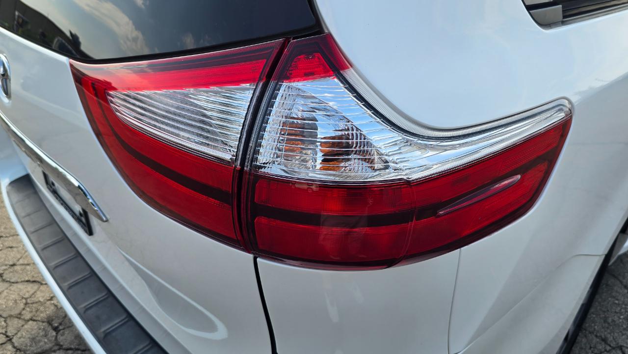 Toyota Sienna Limited Premium 7-Passenger 2019