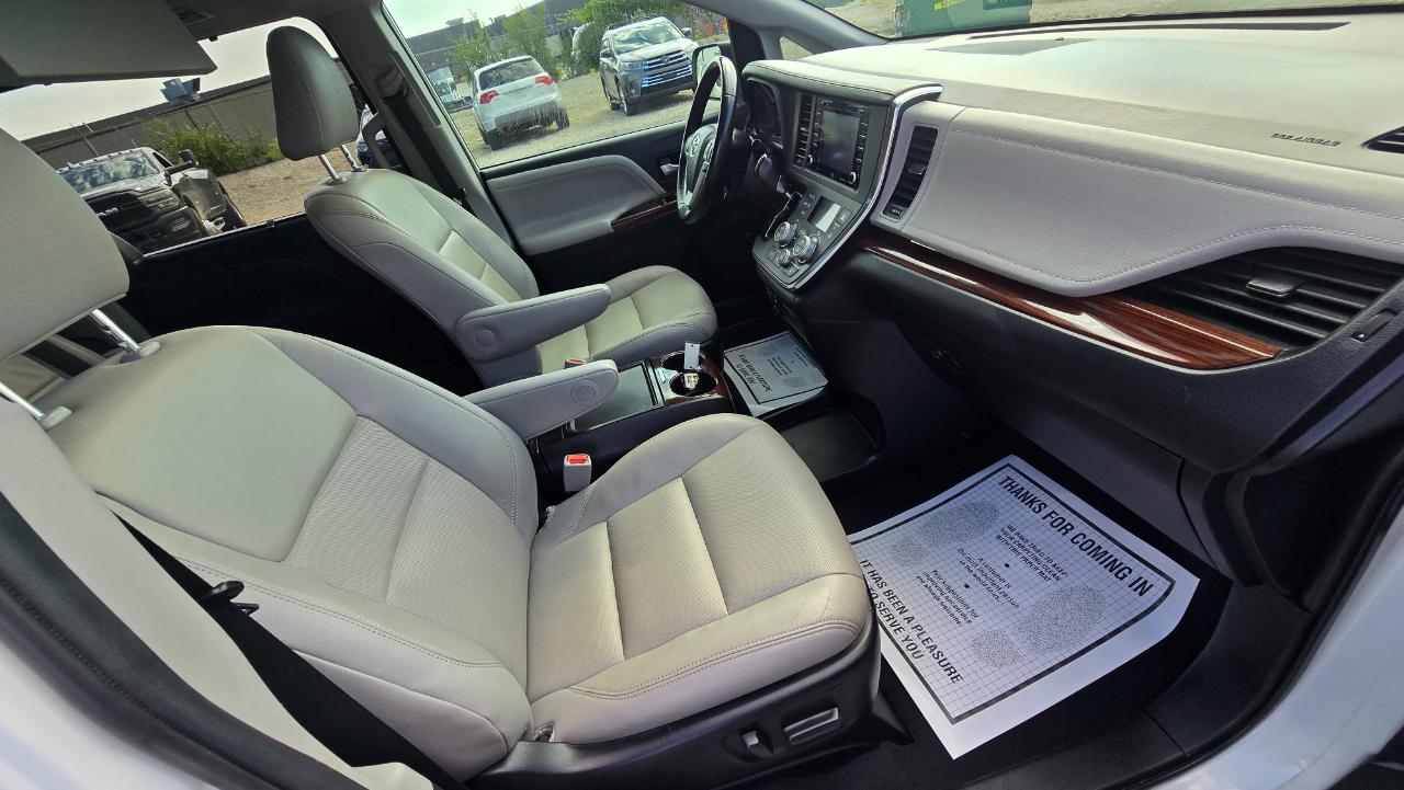 Toyota Sienna Limited Premium 7-Passenger 2019