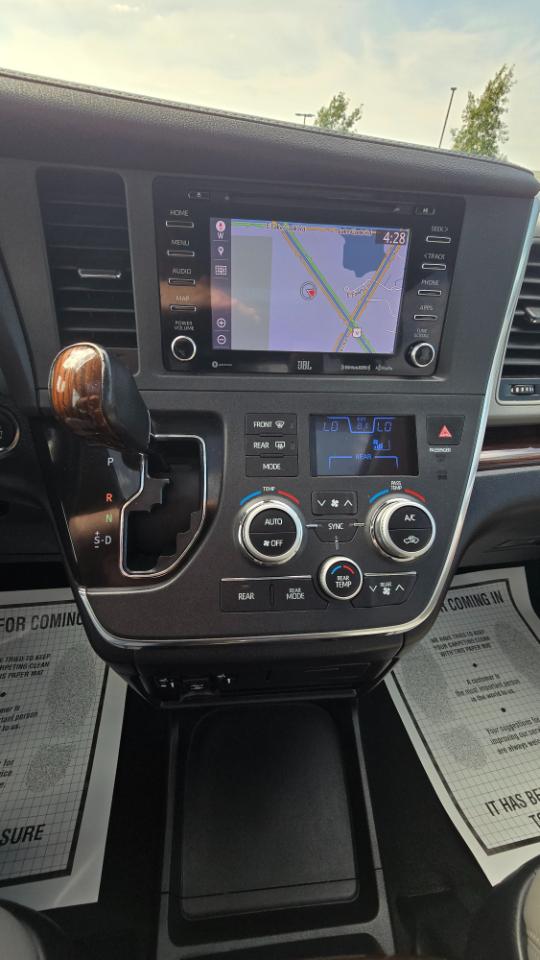 Toyota Sienna Limited Premium 7-Passenger 2019
