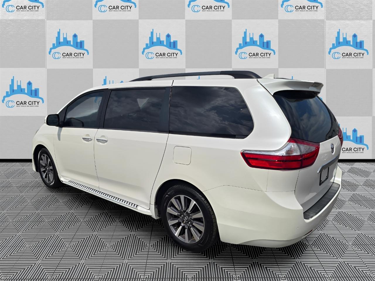 Toyota Sienna Limited Premium 7-Passenger 2019