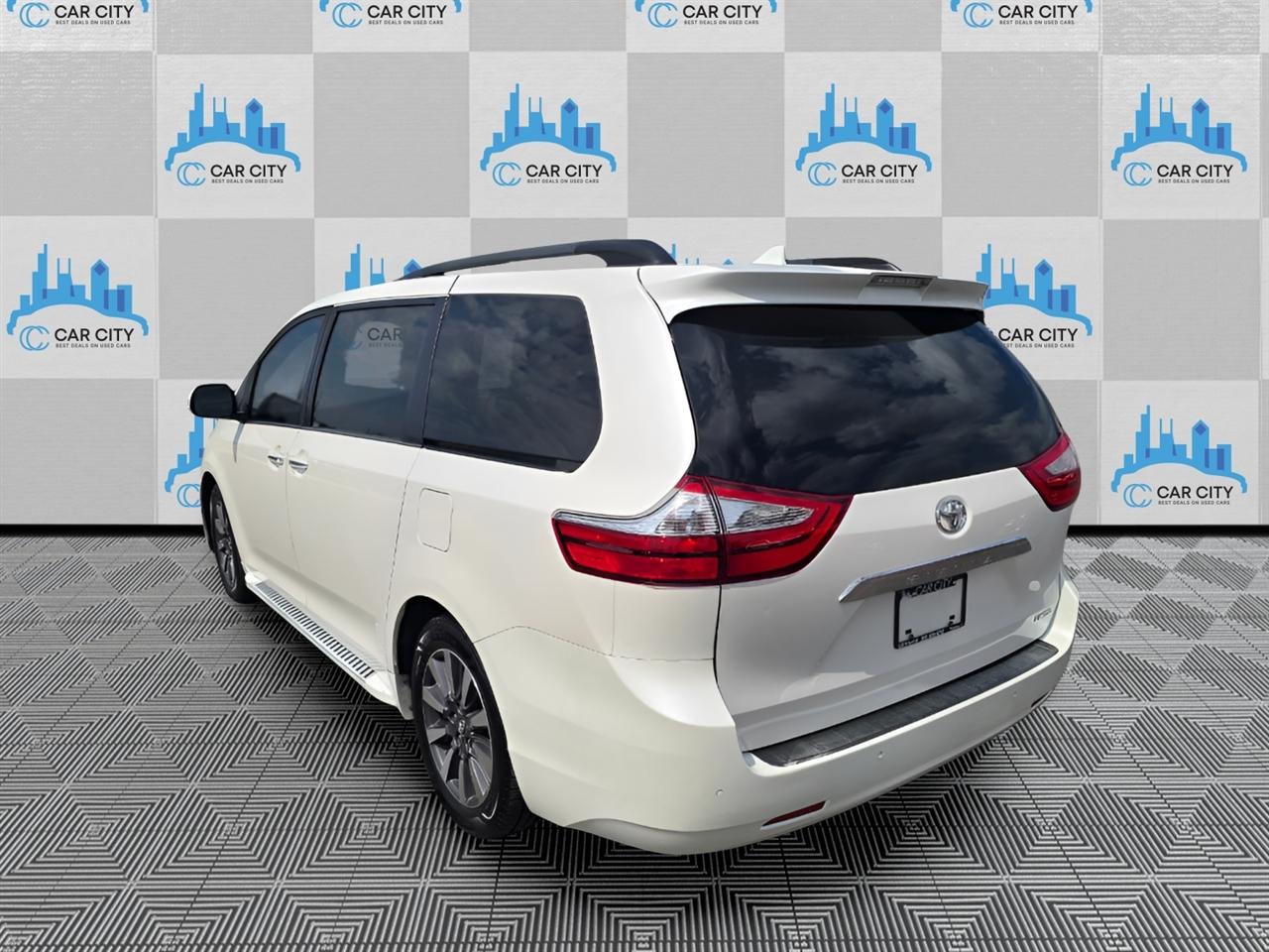 Toyota Sienna Limited Premium 7-Passenger 2019