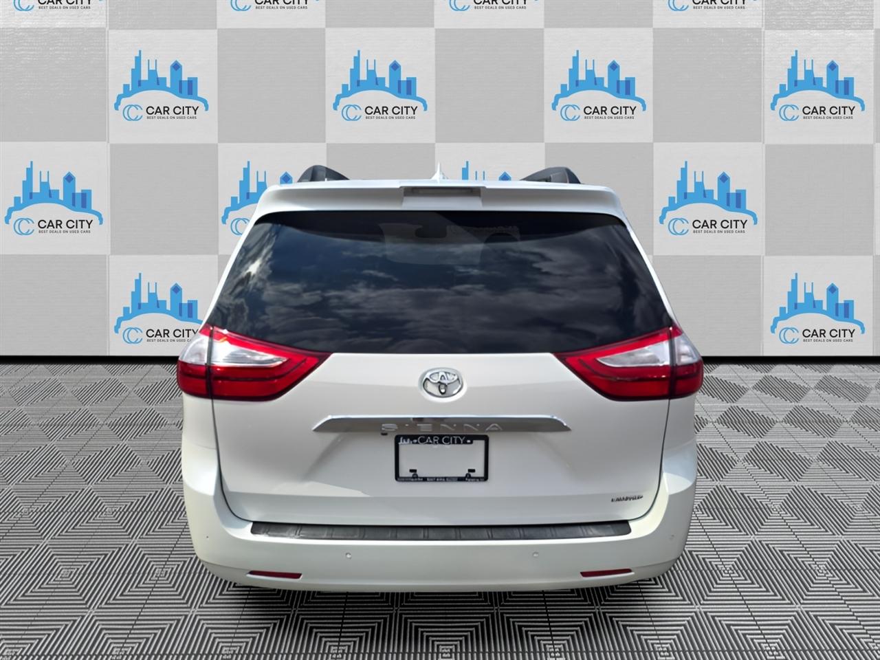 Toyota Sienna Limited Premium 7-Passenger 2019