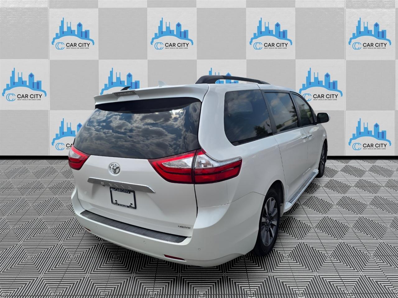 Toyota Sienna Limited Premium 7-Passenger 2019