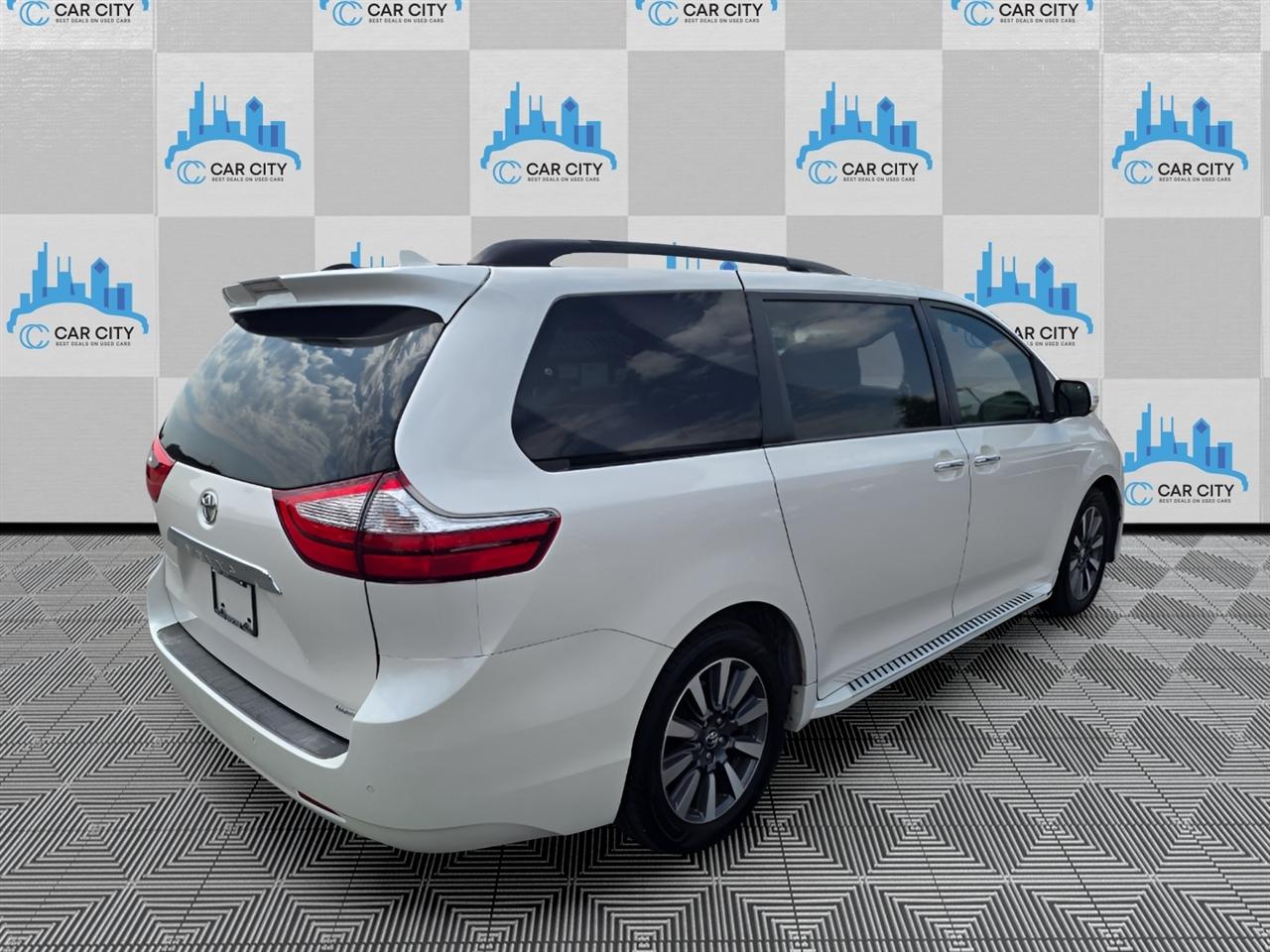 Toyota Sienna Limited Premium 7-Passenger 2019