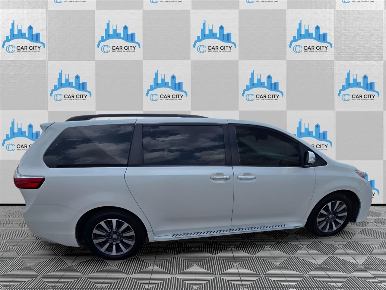 Toyota Sienna Limited Premium 7-Passenger 2019
