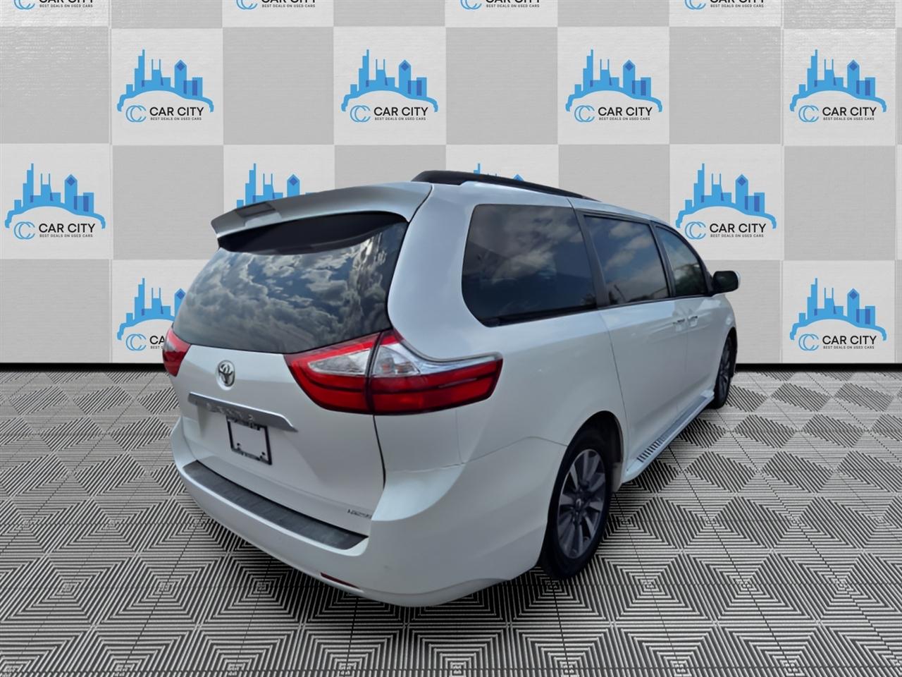 Toyota Sienna Limited Premium 7-Passenger 2019