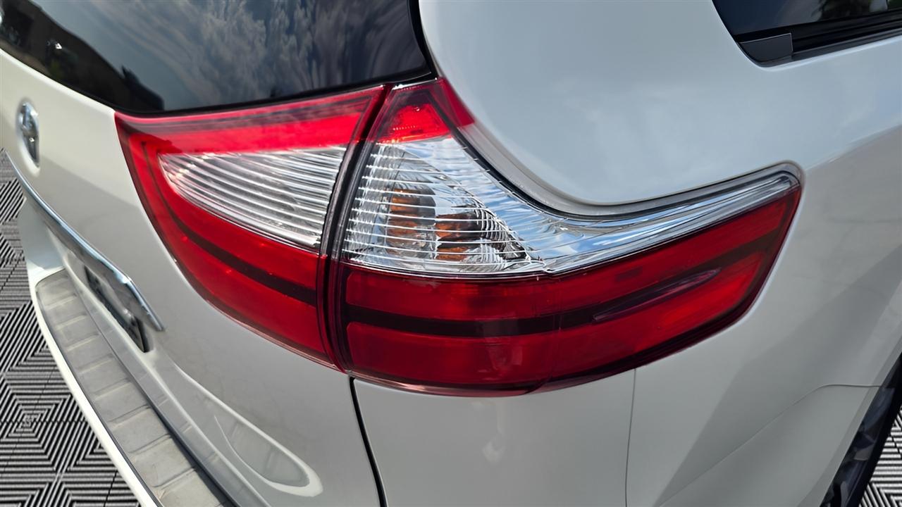 Toyota Sienna Limited Premium 7-Passenger 2019