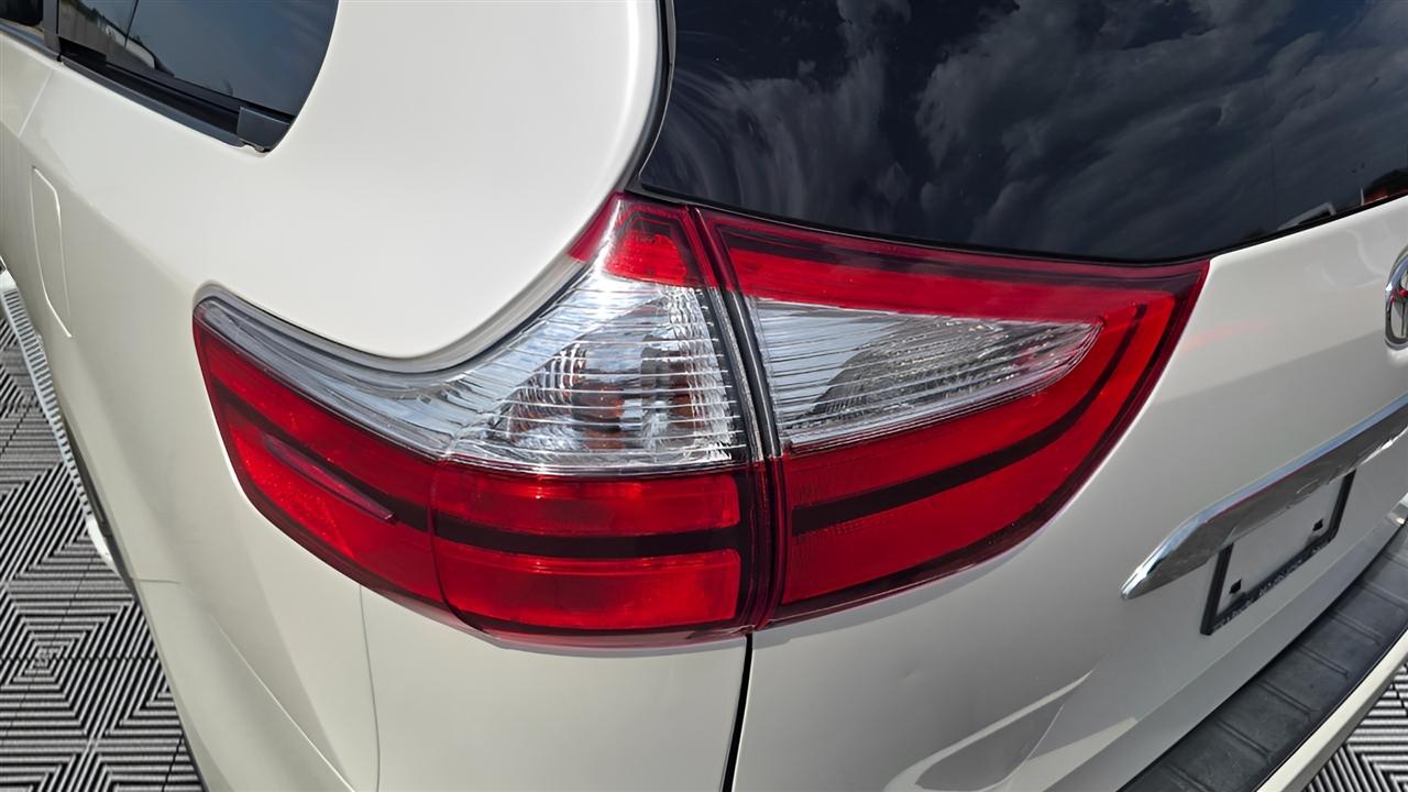 Toyota Sienna Limited Premium 7-Passenger 2019