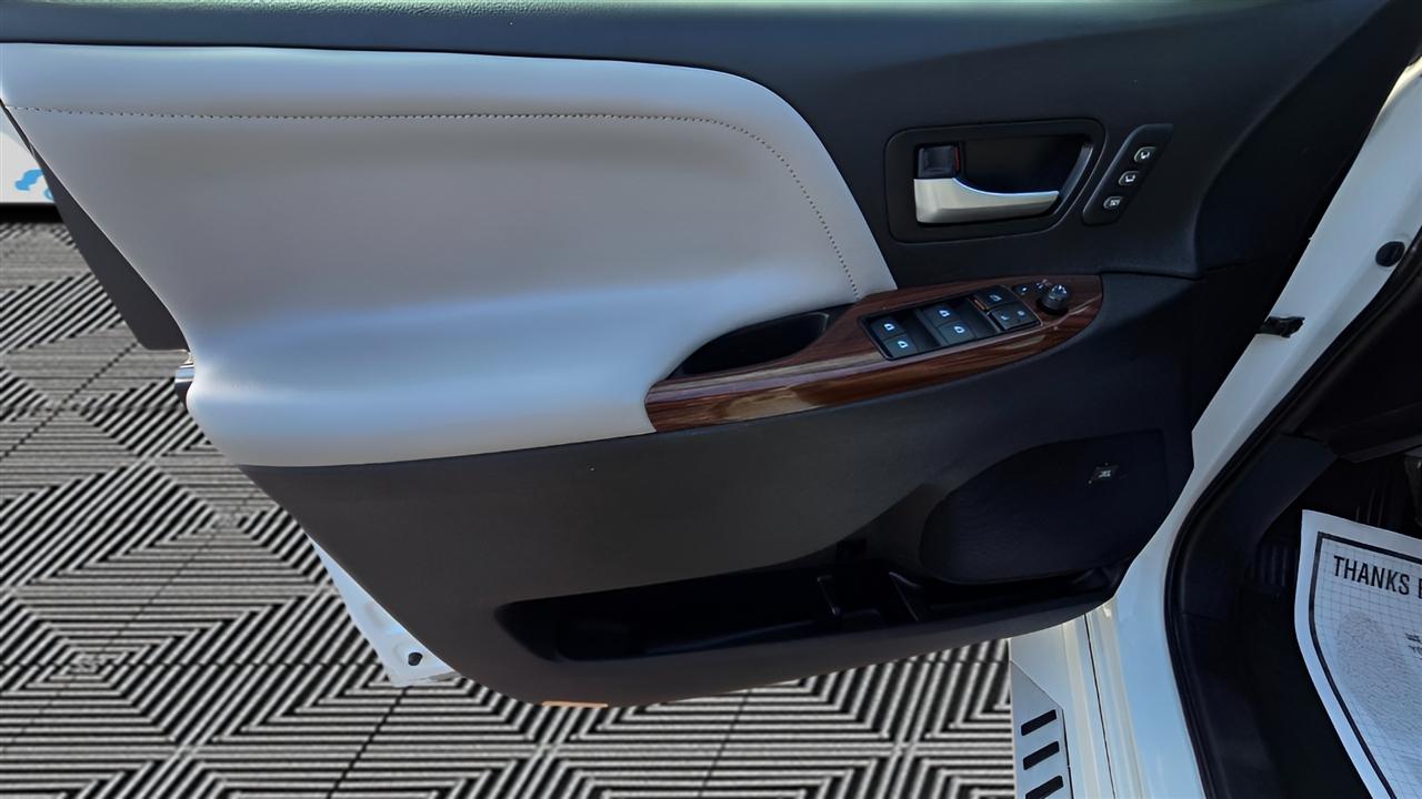 Toyota Sienna Limited Premium 7-Passenger 2019