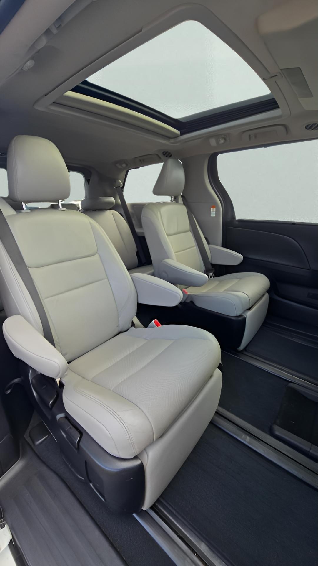 Toyota Sienna Limited Premium 7-Passenger 2019