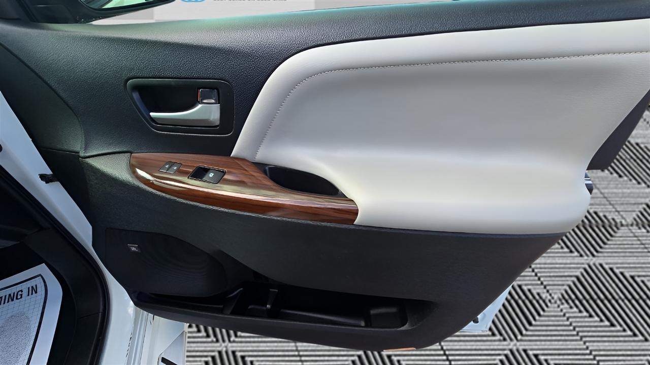 Toyota Sienna Limited Premium 7-Passenger 2019