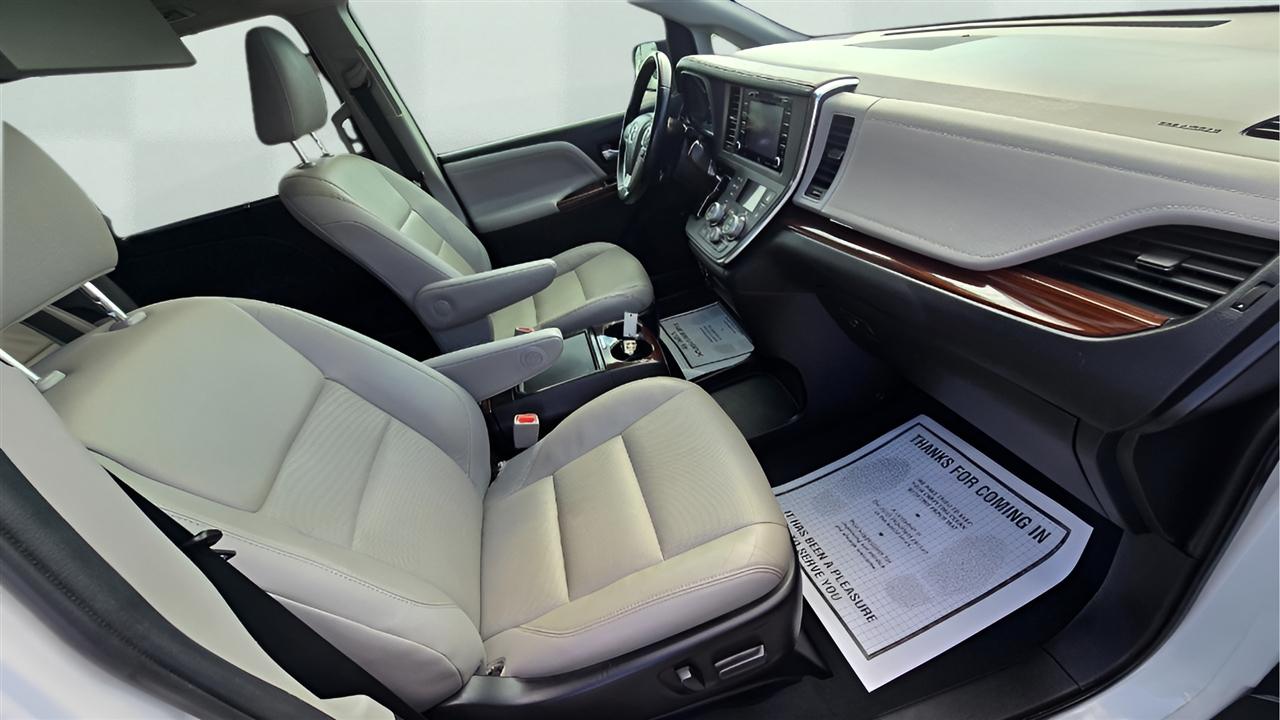 Toyota Sienna Limited Premium 7-Passenger 2019