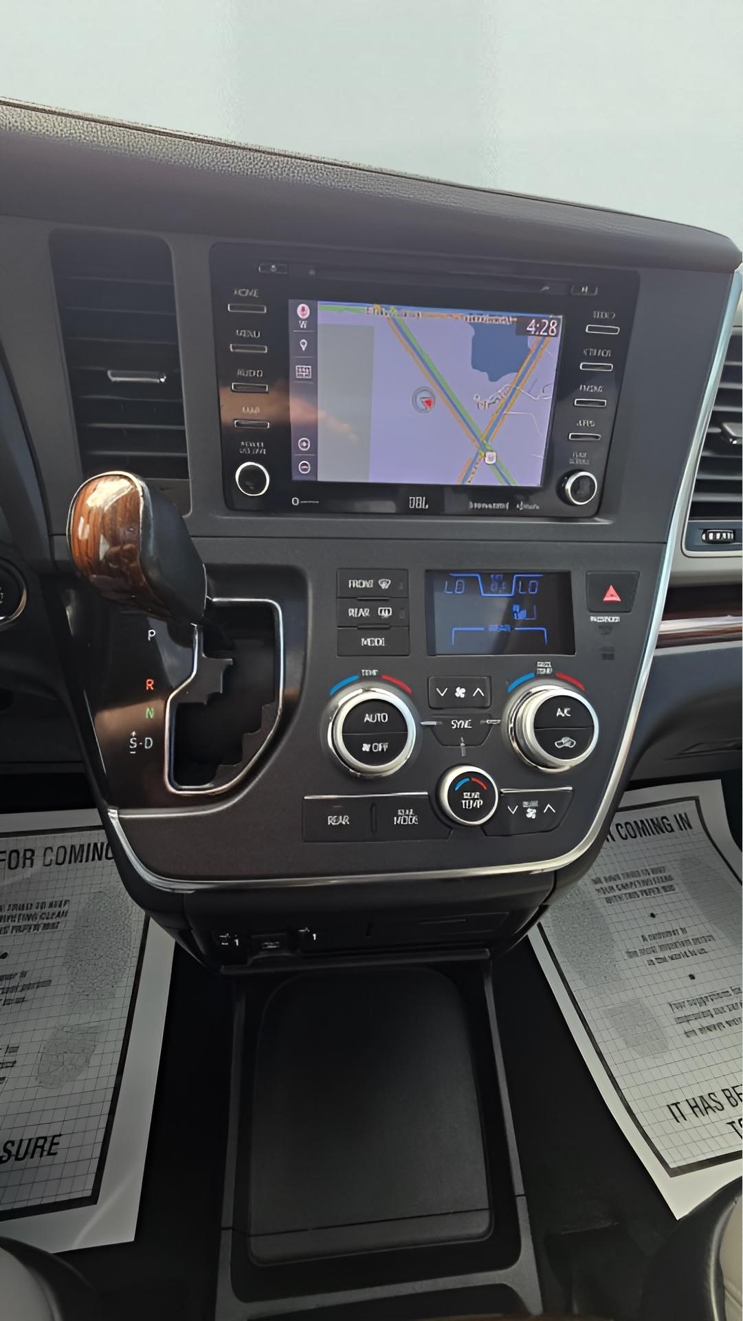 Toyota Sienna Limited Premium 7-Passenger 2019