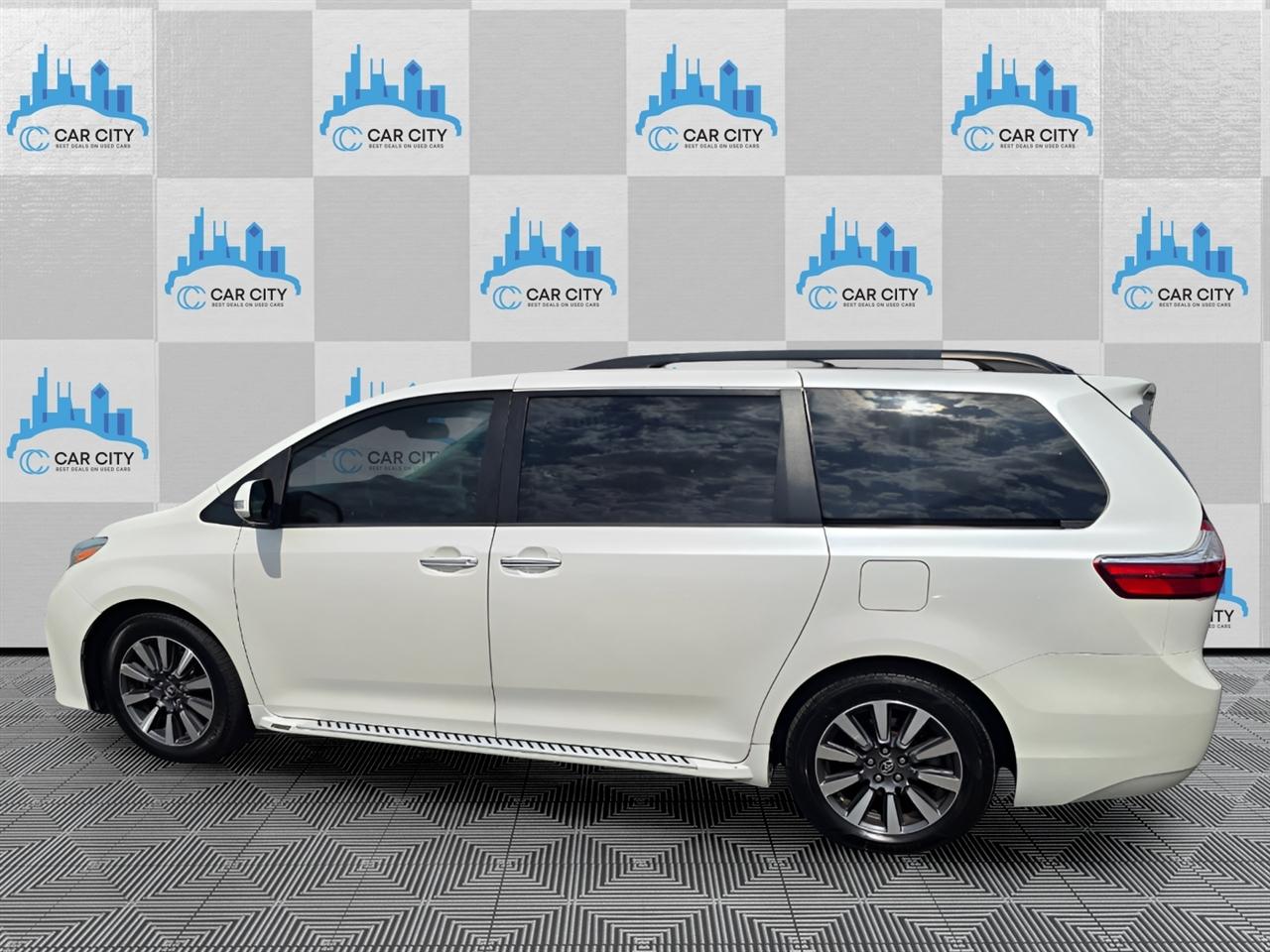 Toyota Sienna Limited Premium 7-Passenger 2019