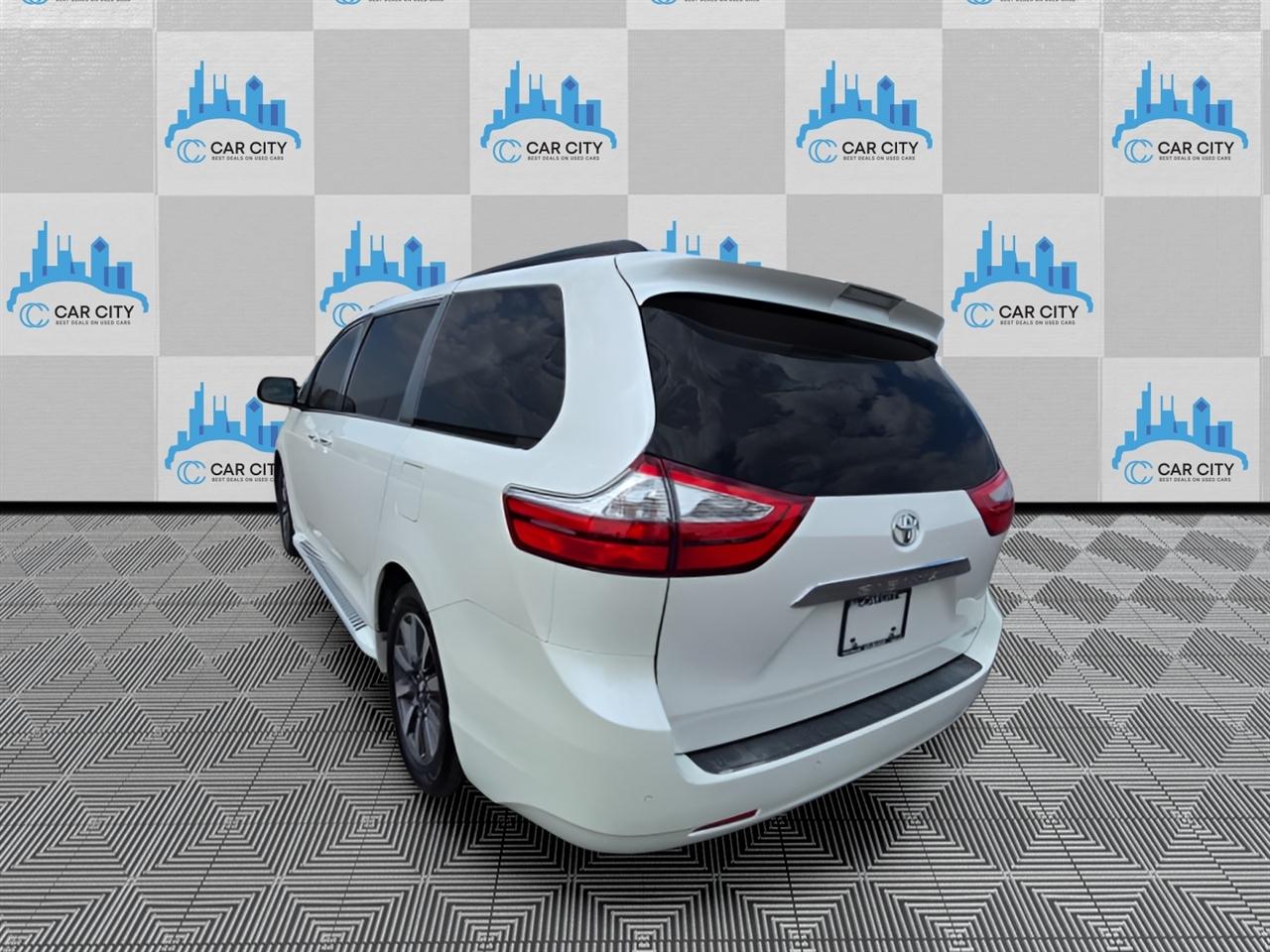 Toyota Sienna Limited Premium 7-Passenger 2019