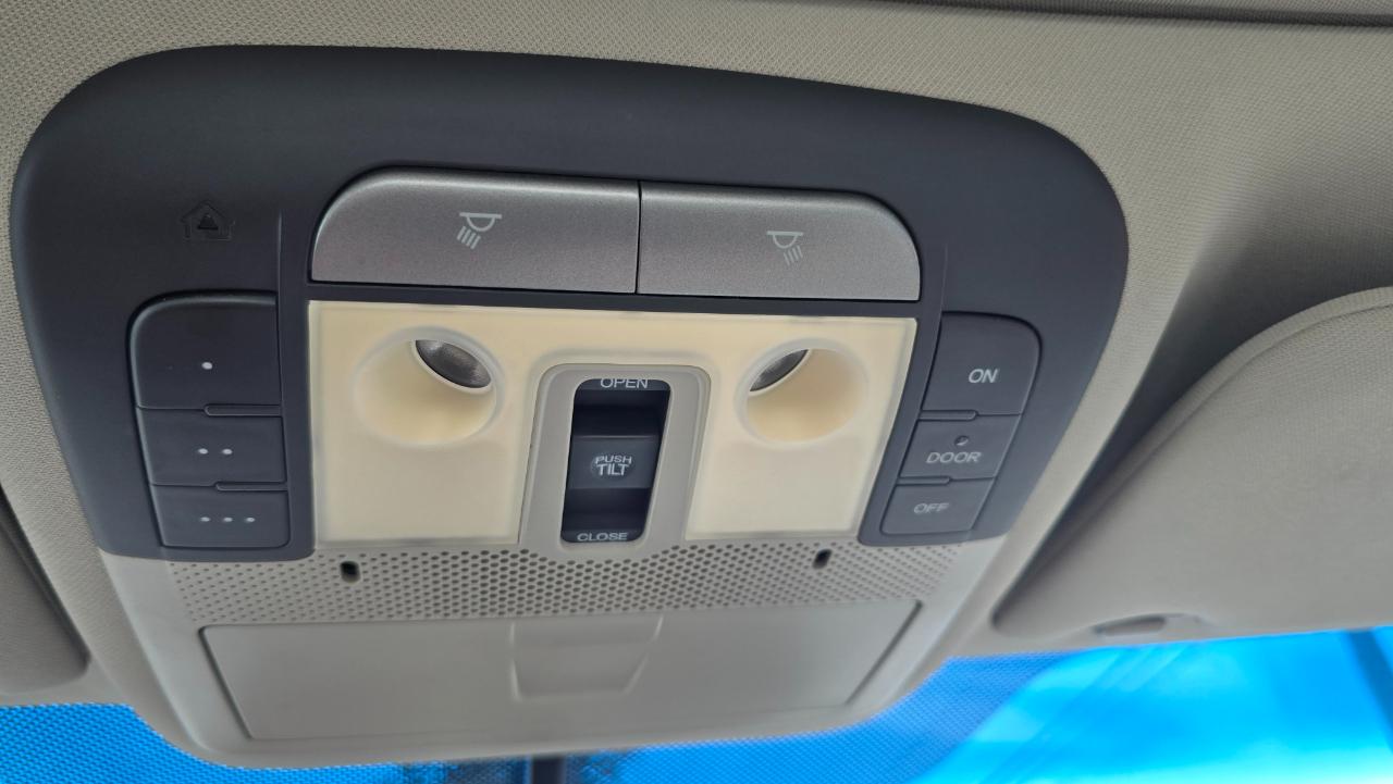 Acura TL 5-Speed AT with Tech Package 2010