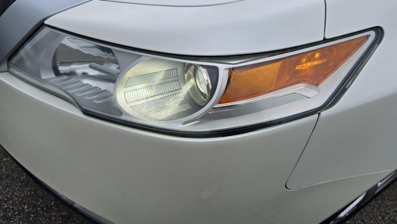Acura TL 5-Speed AT with Tech Package 2010