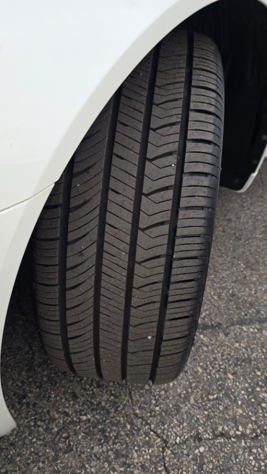 Acura TL 5-Speed AT with Tech Package 2010