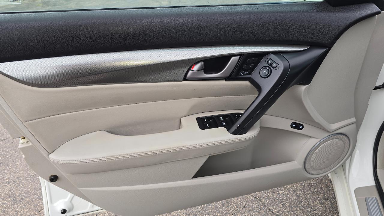 Acura TL 5-Speed AT with Tech Package 2010