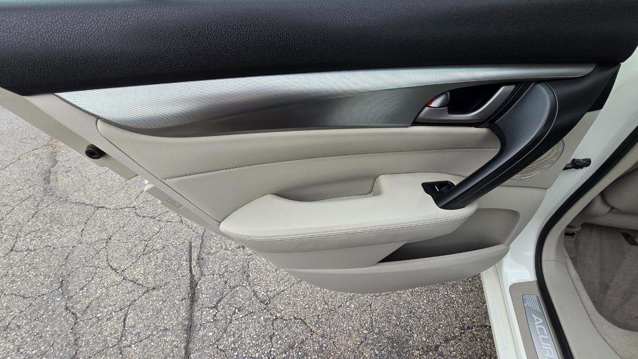 Acura TL 5-Speed AT with Tech Package 2010