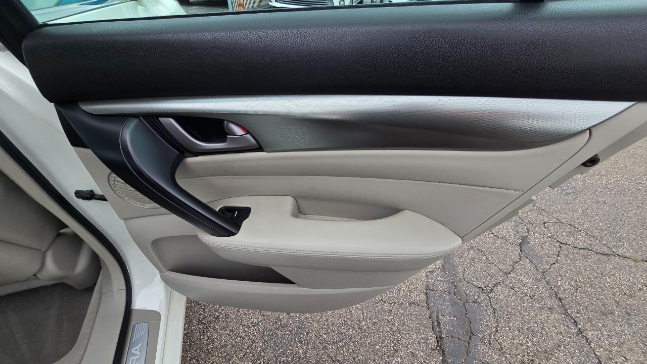 Acura TL 5-Speed AT with Tech Package 2010