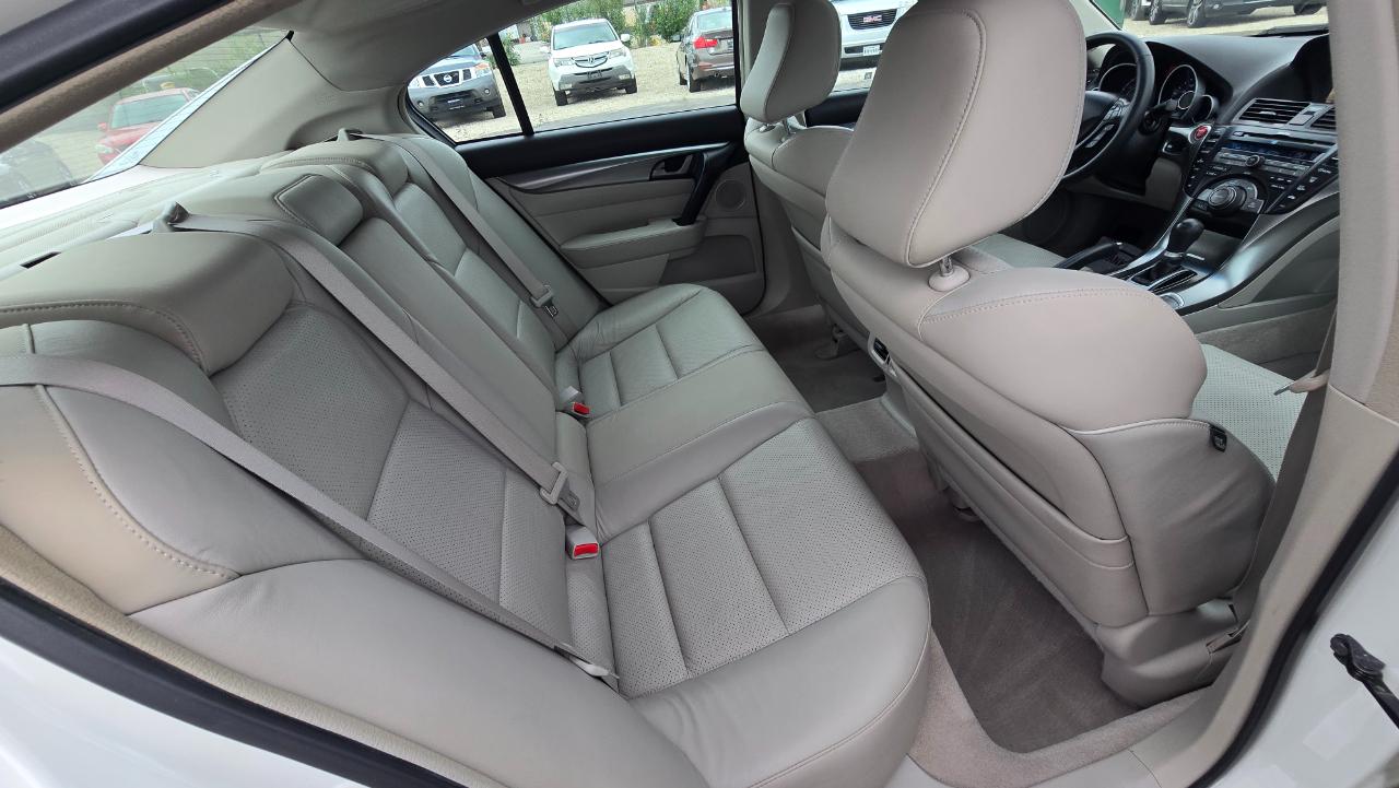 Acura TL 5-Speed AT with Tech Package 2010