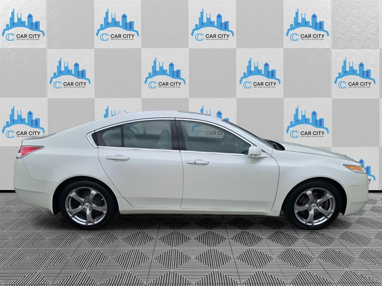 Acura TL 5-Speed AT with Tech Package 2010
