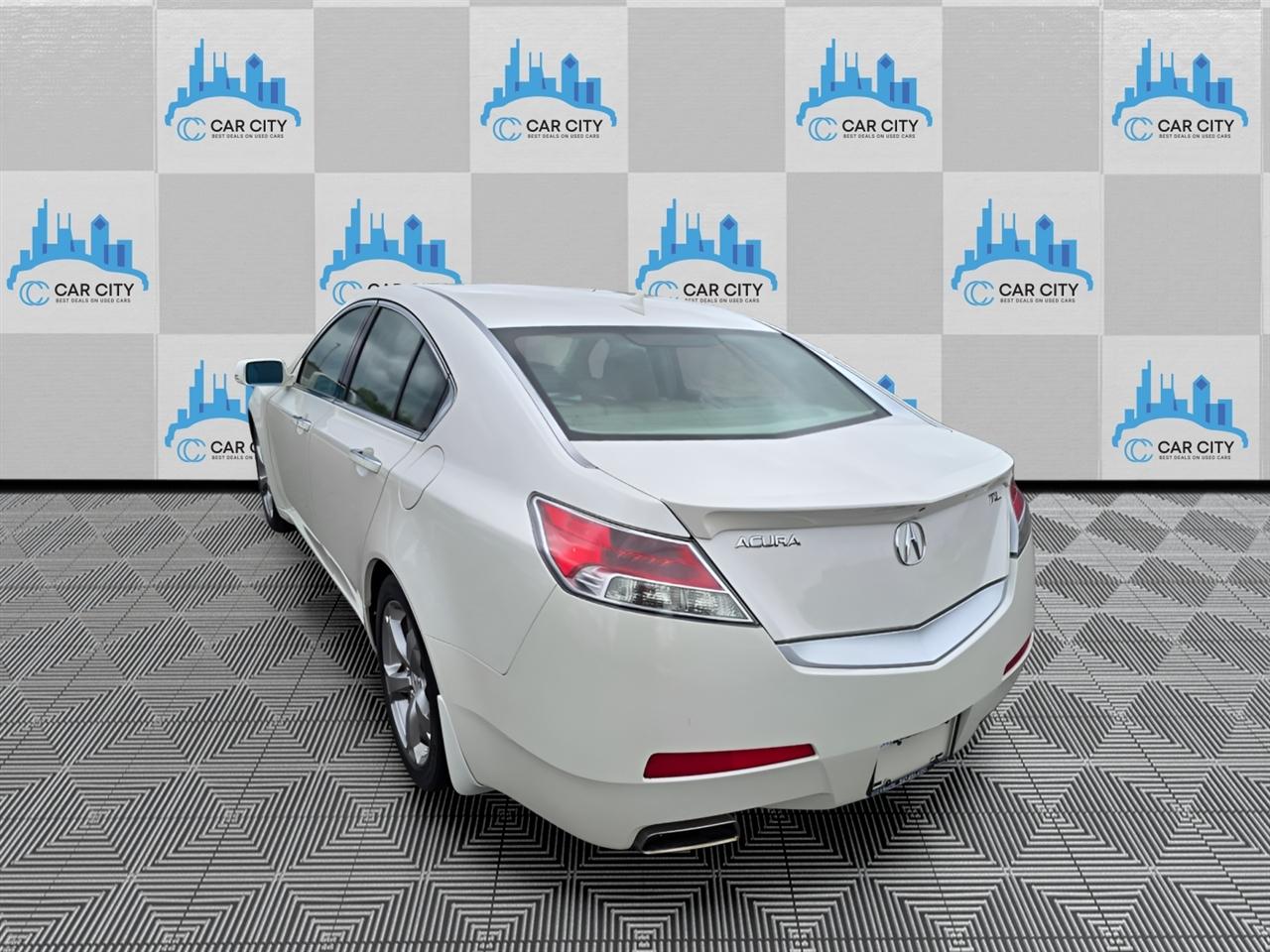 Acura TL 5-Speed AT with Tech Package 2010