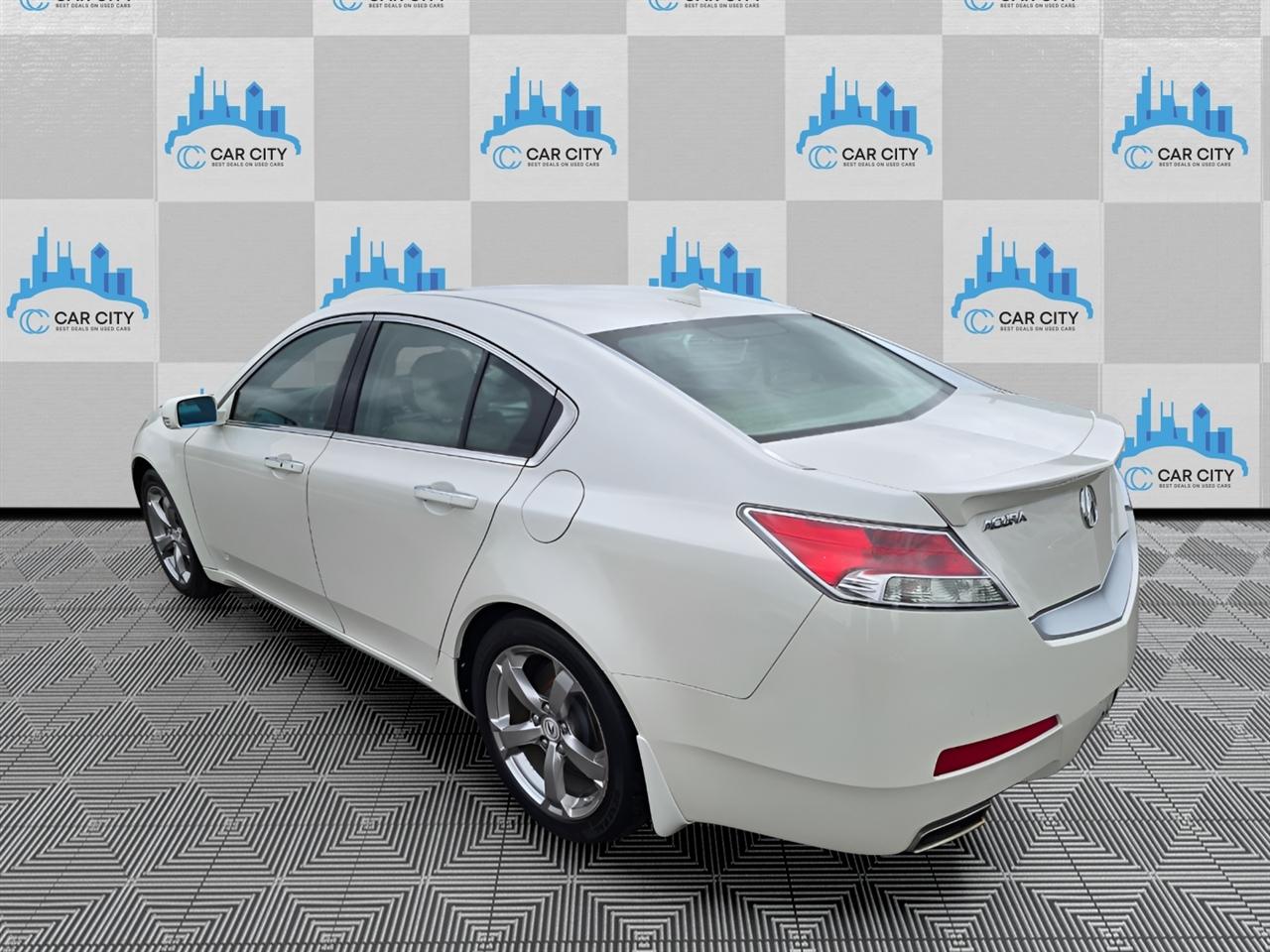 Acura TL 5-Speed AT with Tech Package 2010