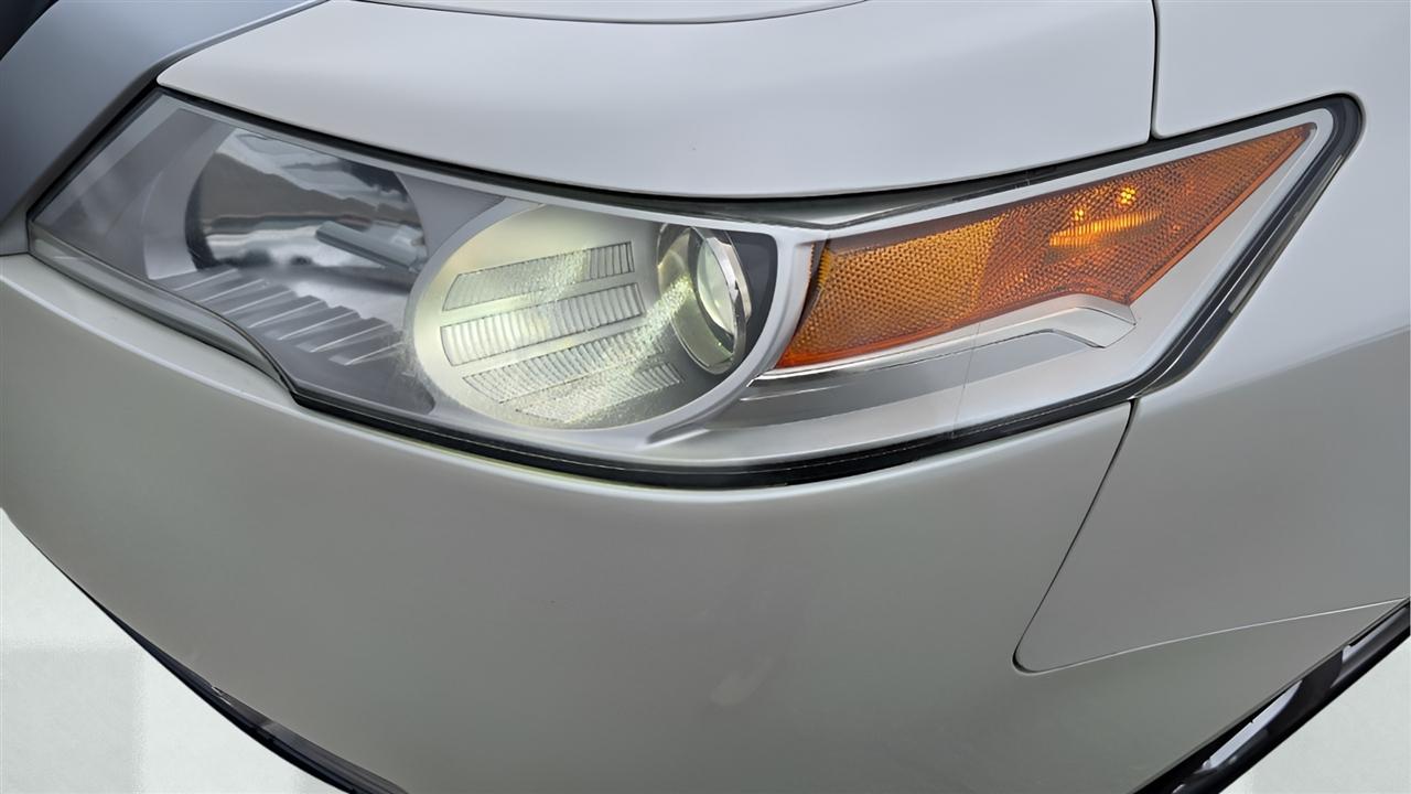 Acura TL 5-Speed AT with Tech Package 2010