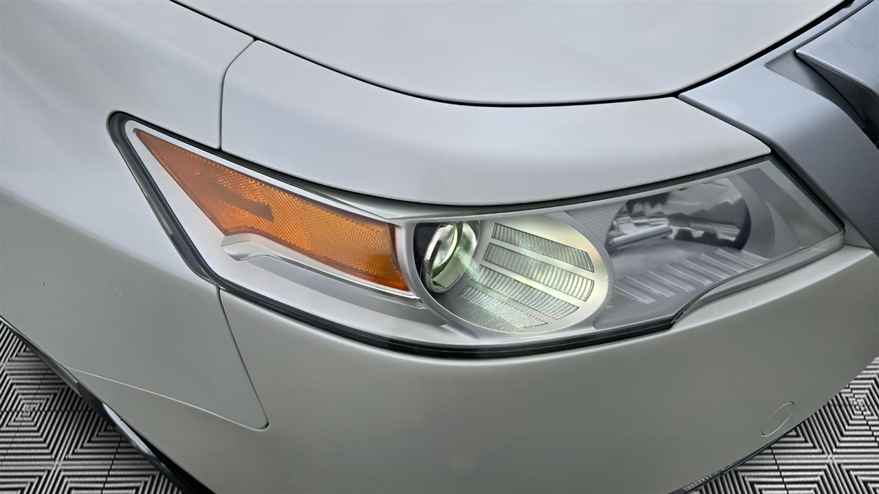 Acura TL 5-Speed AT with Tech Package 2010
