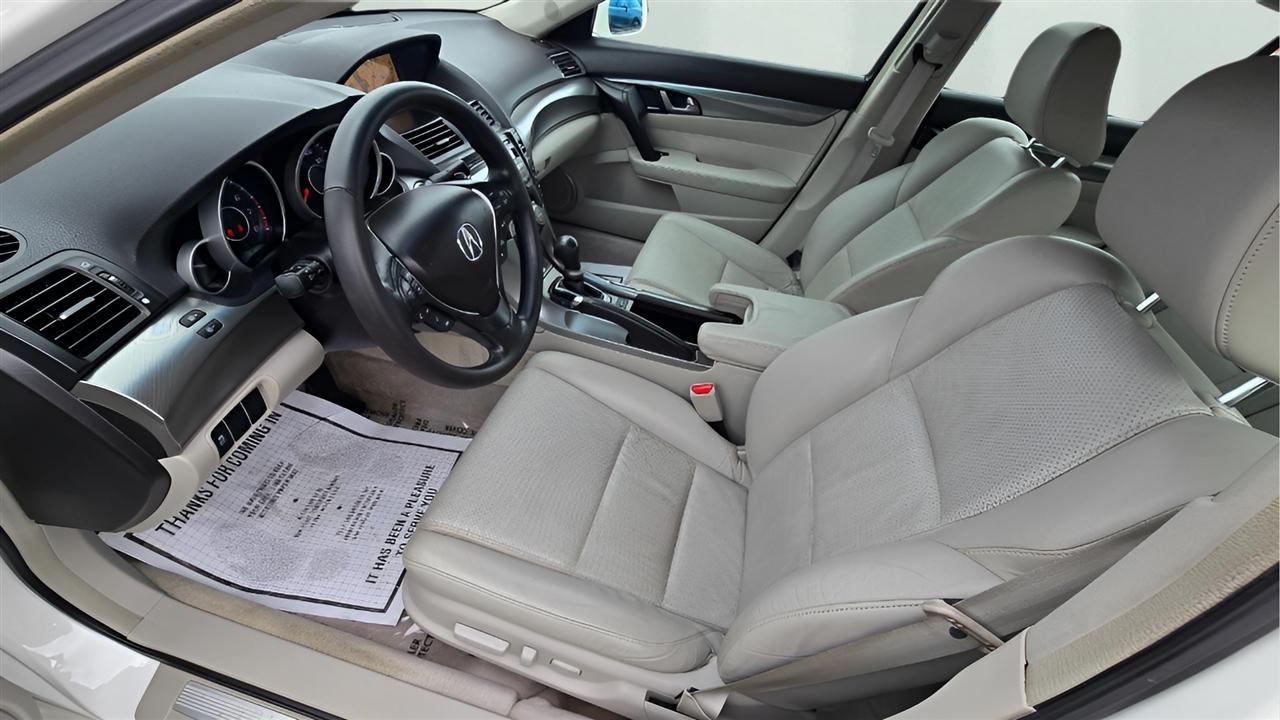 Acura TL 5-Speed AT with Tech Package 2010