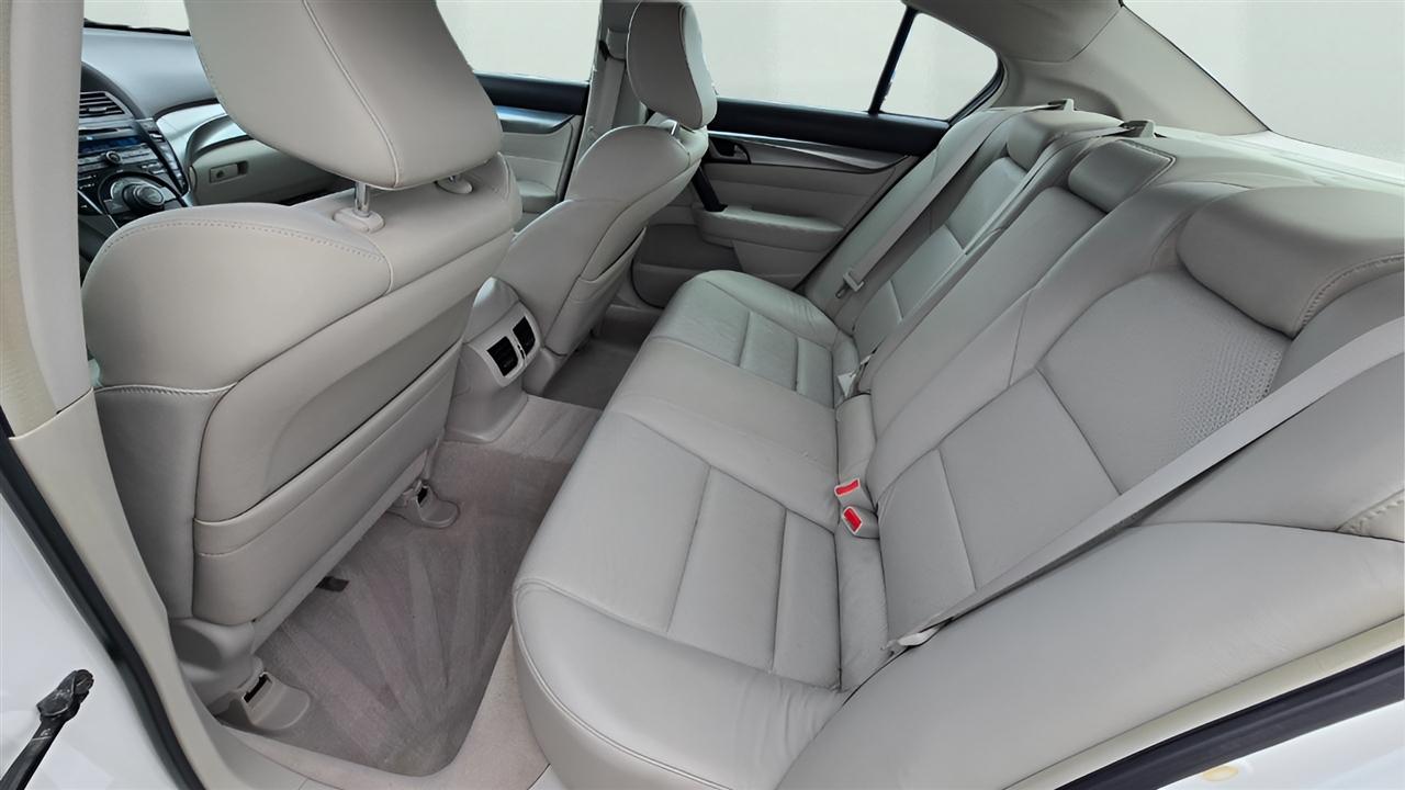 Acura TL 5-Speed AT with Tech Package 2010