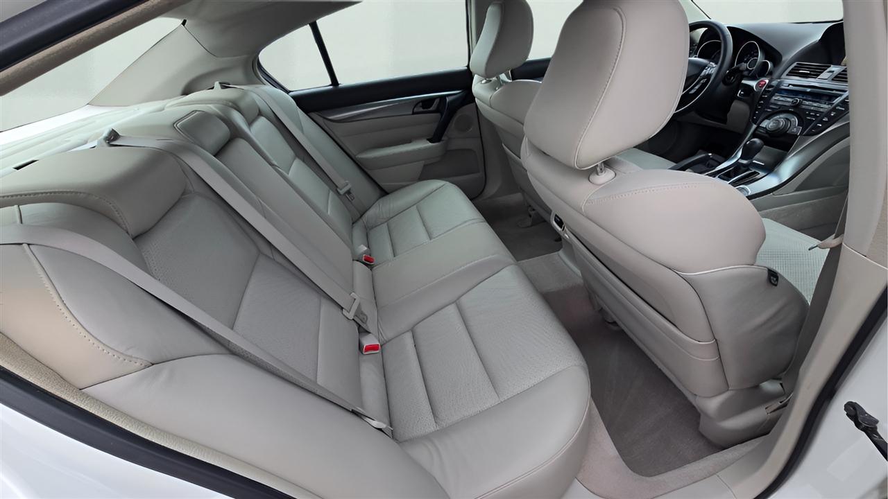 Acura TL 5-Speed AT with Tech Package 2010